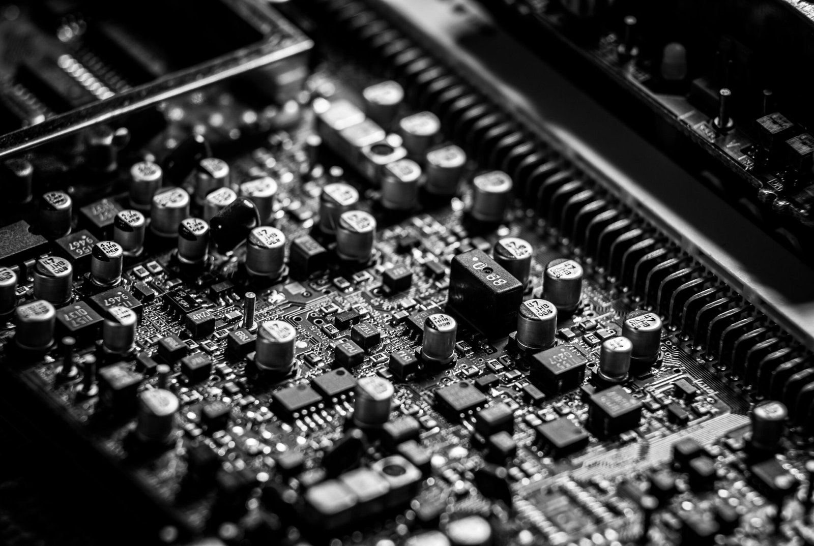 L’analyse de l’intégrité des systèmes électroniques face aux transitoires ultra-rapides industriels